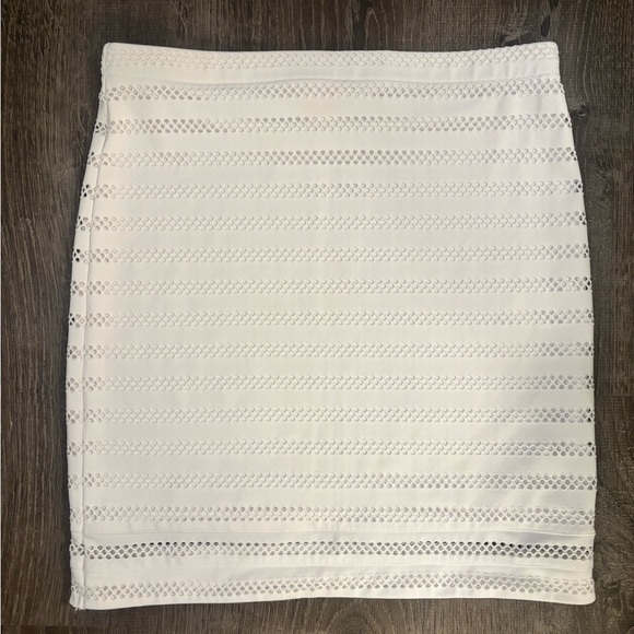 Guess Dresses & Skirts - WHITE SKIRT